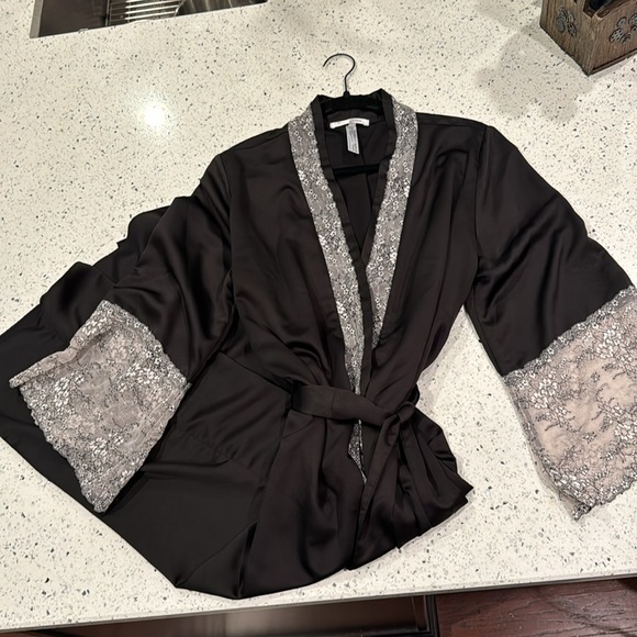 Flora Nikrooz Robe - Picture 11 of 11